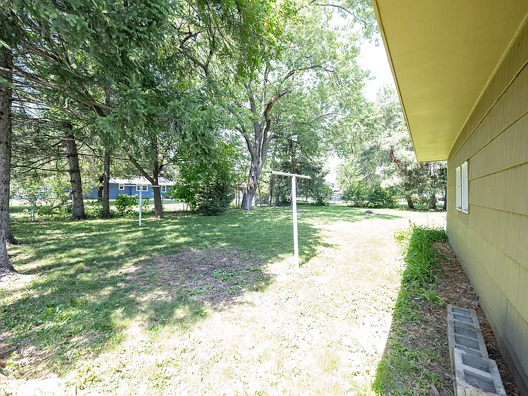 10130 Fremont Ave S — Photo 34
