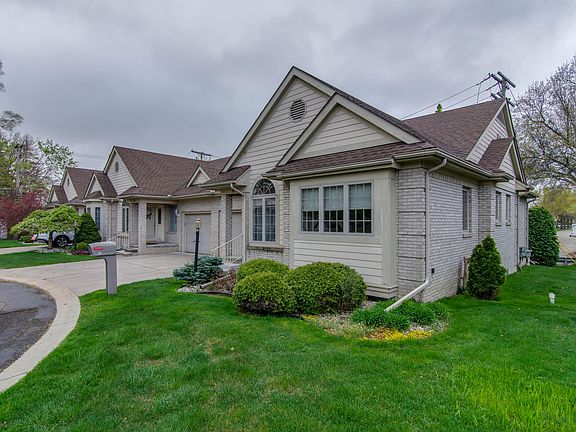 2nd image of 11 Hickory Ct