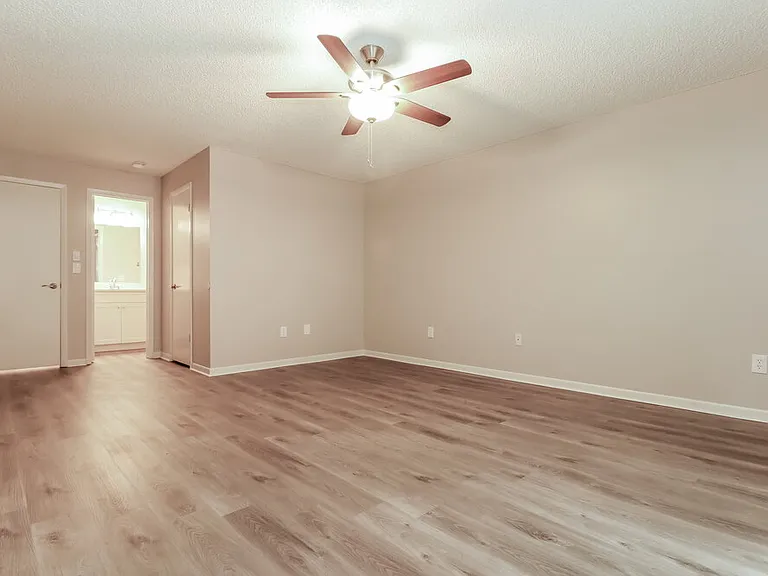1828 Craven Dr — Photo 9