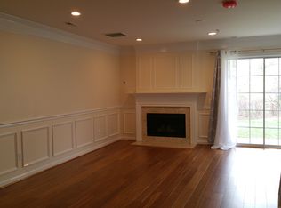 46998 Courtyard Sq, Sterling, VA 20164