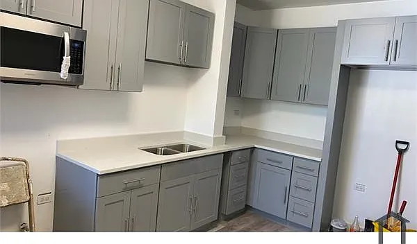 5 bed, 2000 sqft, $2,300 — Photo 2