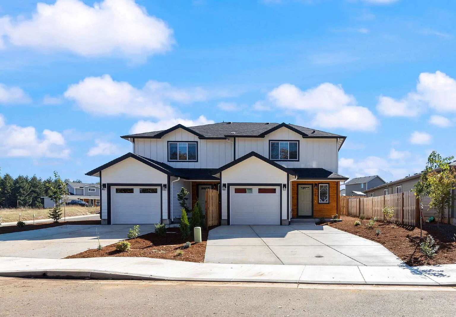 3 bed, 2.5 bath, 1226 sqft, $2,000 — Photo 2