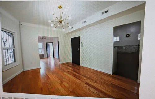 915 E 12th St #2 Photo 1