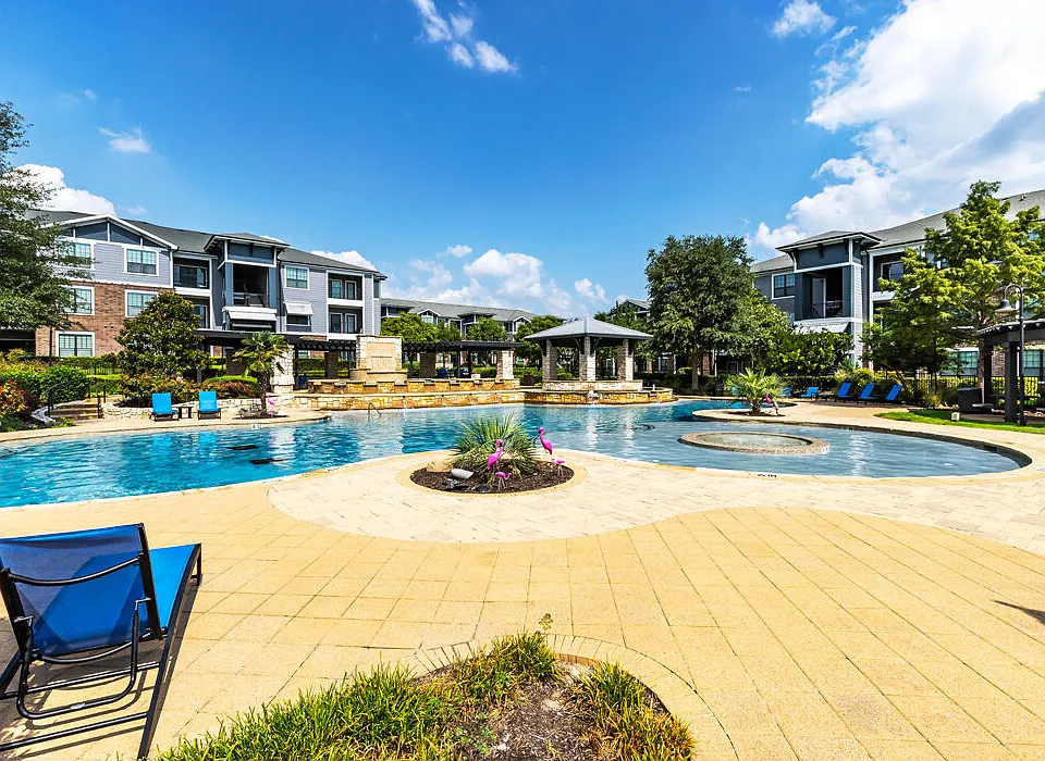 The Oaks at Techridge apartments community photo