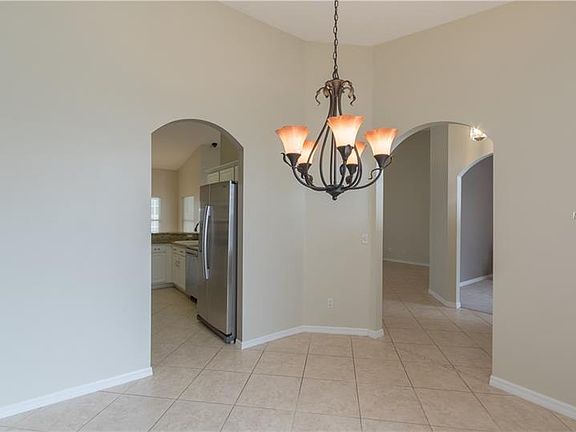 5th image of 9445 Meadow Crest Ln
