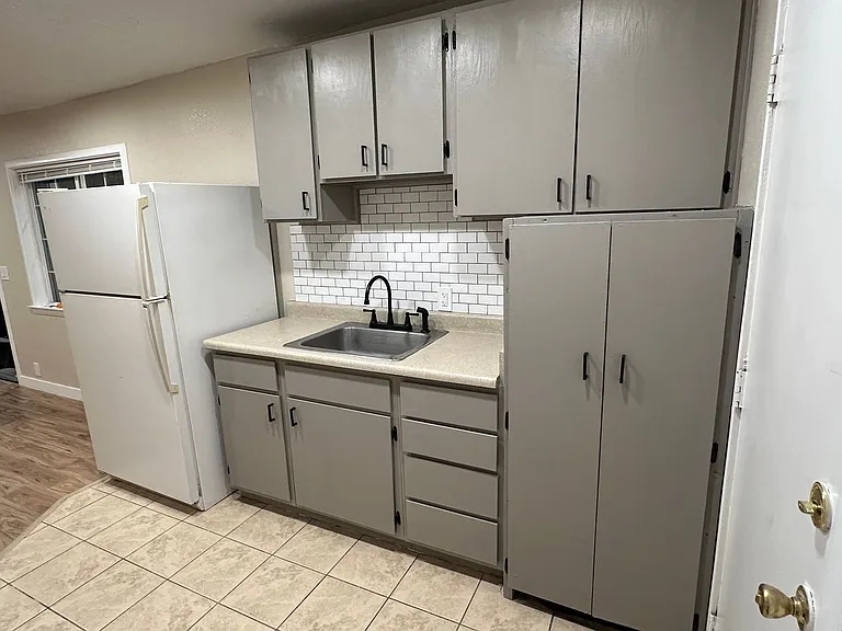 225 E Louise Ave — Photo 9