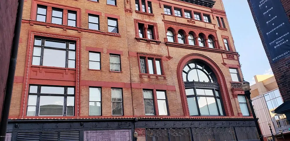 1 bed, 907 sqft, $1,350 — Photo 3