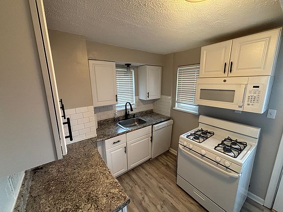 3rd image of 1319 Woodbourne Ave