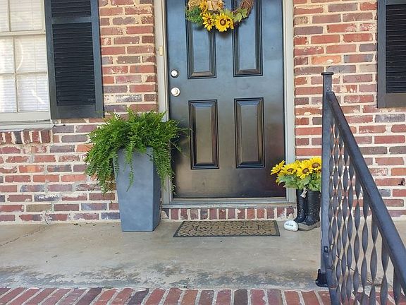 2nd image of 406 Russell Pkwy APT 1
