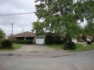 611 S 33rd St, Nederland, TX 77627