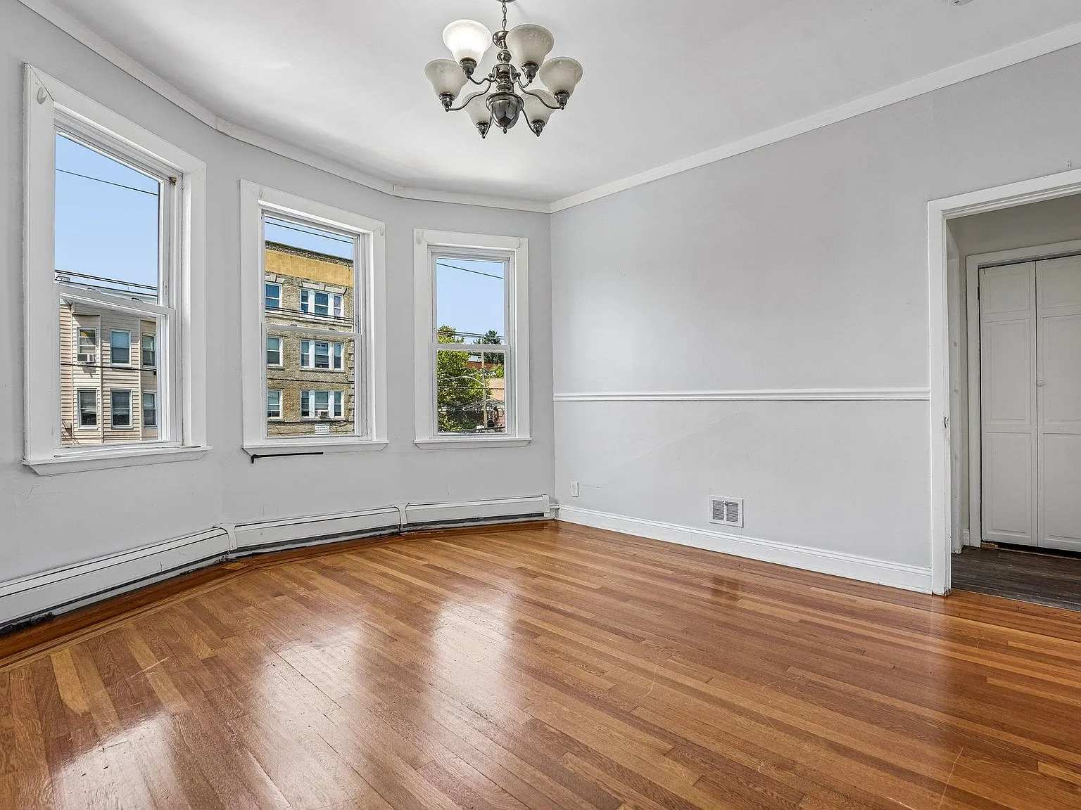 3 bed, 2.0 bath, 1100 sqft, $3,500 — Photo 3