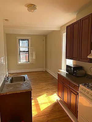 2nd image of 862 10th Ave APT 5W