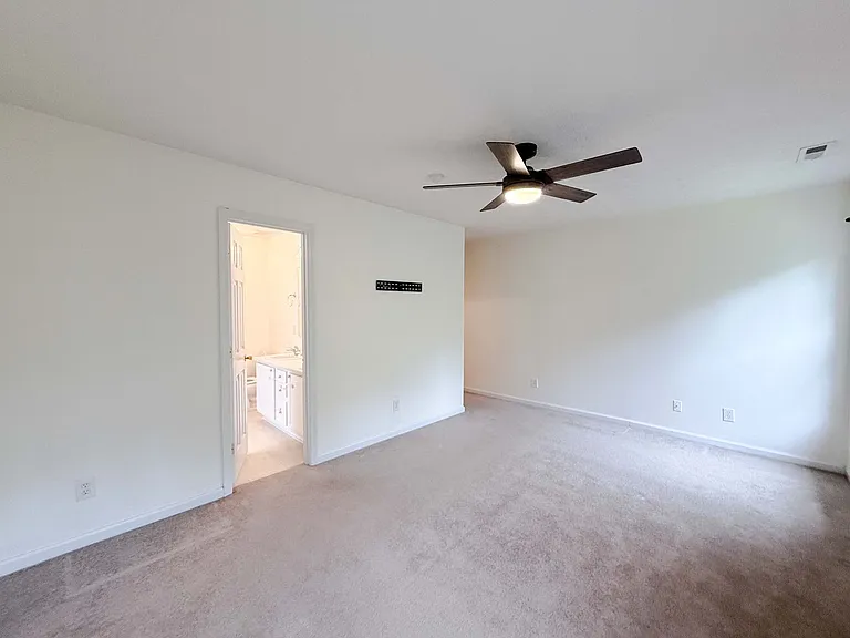 7704 Redwood Ave — Photo 10