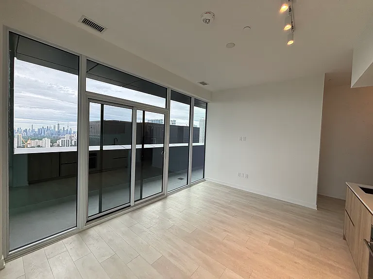 117 Broadway Ave — Photo 37
