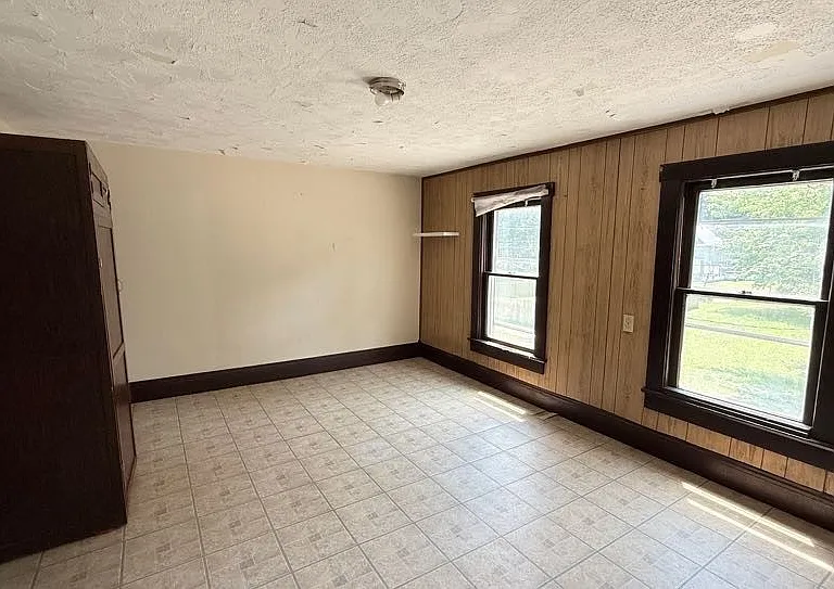 85 Shaefer St — Photo 15