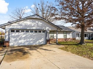 24885 S Eastwood Dr, Claremore, OK 74019