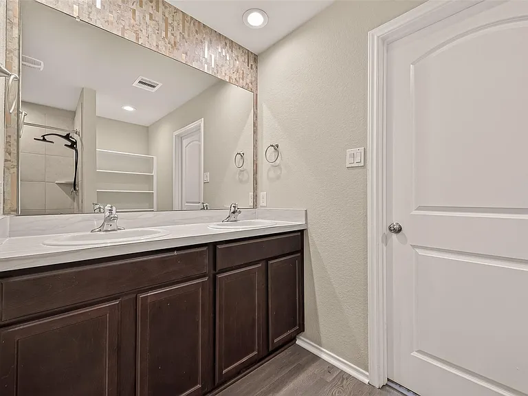 21422 Chester Cliff Ln — Photo 35