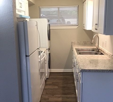 5th image of 5301 Lovell Ave #5303