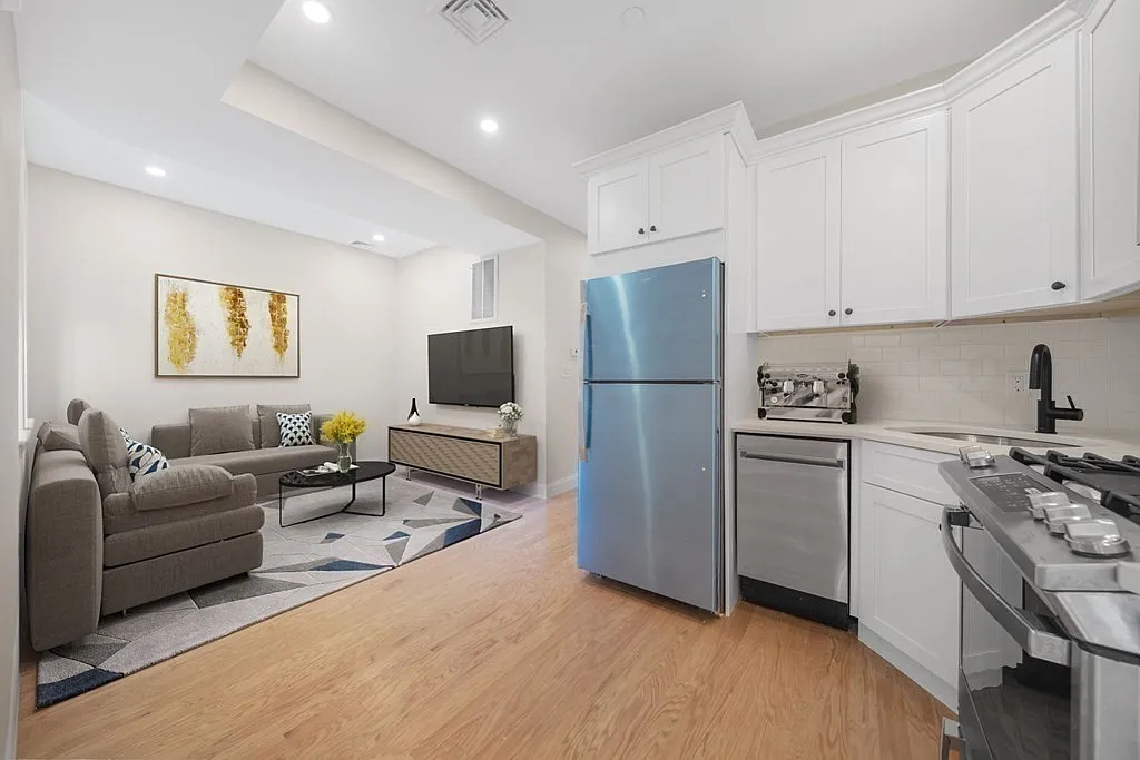 4 bed, 1000 sqft, $6,250 — Photo 1
