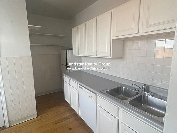 2nd image of 4045 1/2 N Mozart Ave #3W