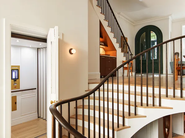 205 Clinton Street image 7 of 38