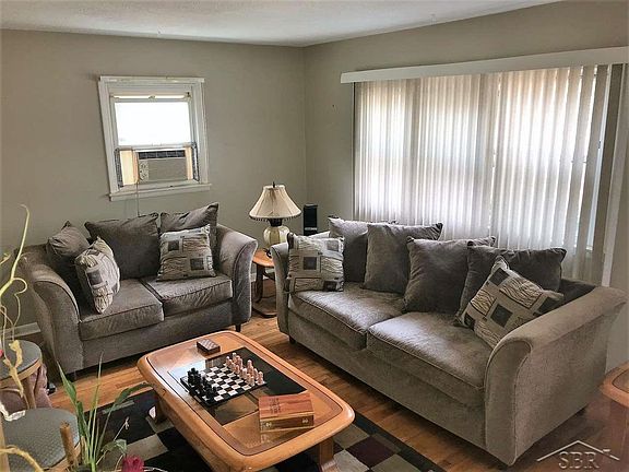 3rd image of 2384 Iowa Ave