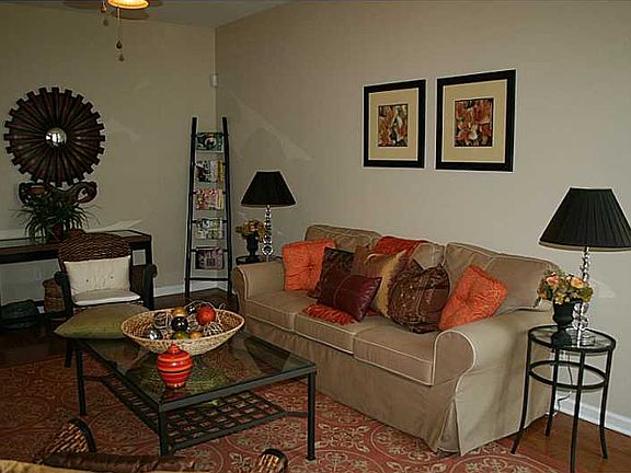 5th image of 782 Whitman Ct