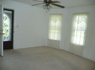 310 Shropshire St, El Campo, TX 77437
