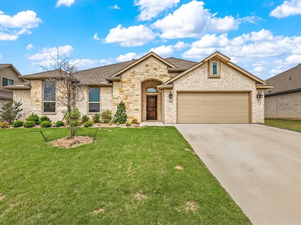 300 Brinkley Dr, Saginaw, TX 76179