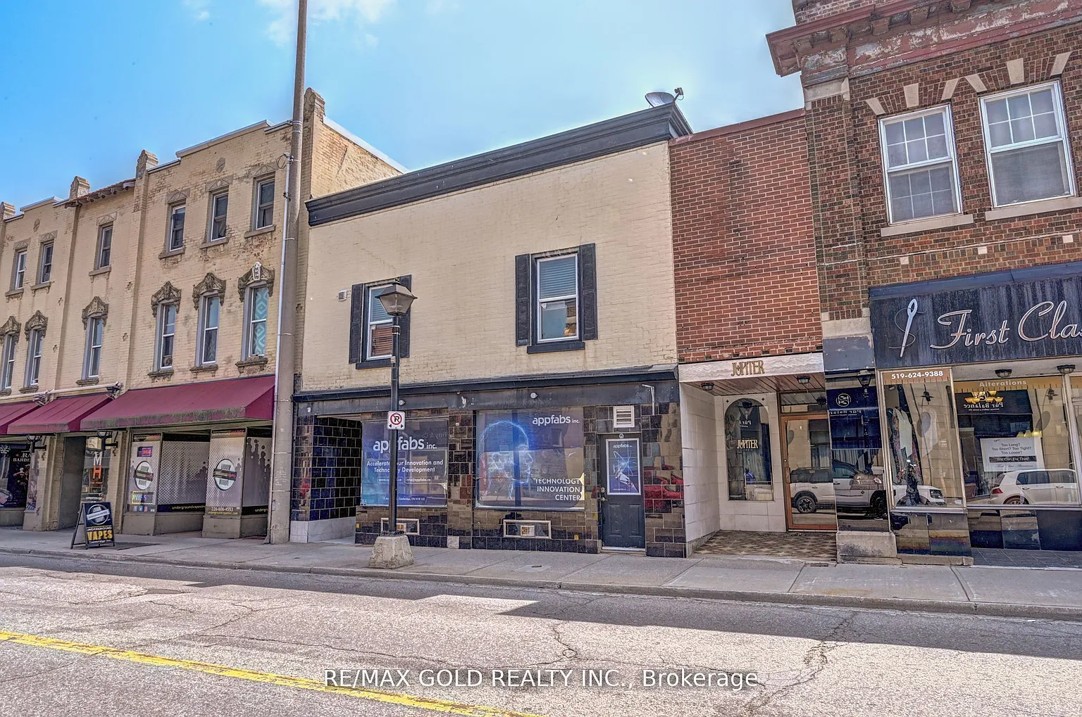 15-13 Ainslie St S #3 photo 1
