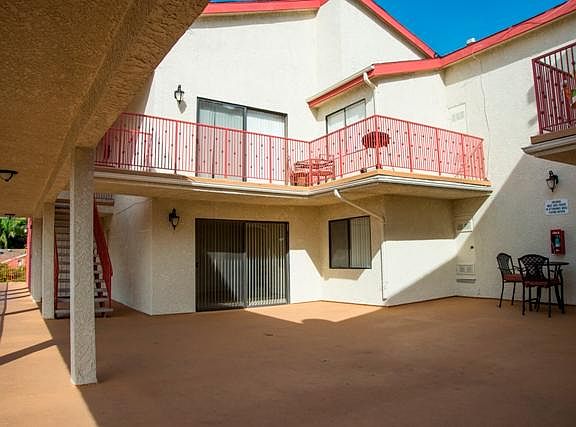 3rd image of 917 Kenwood St APT 2