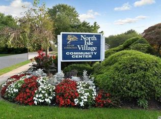 209 Pointe Cir N, Coram, NY 11727