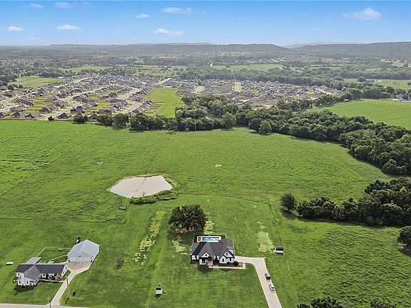 4th image of 492 Drain Rd