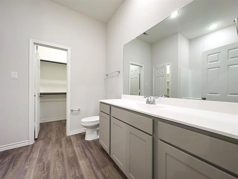 306 Helen St — Photo 7