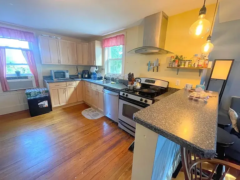 23 Curtis St #2 — Photo 4