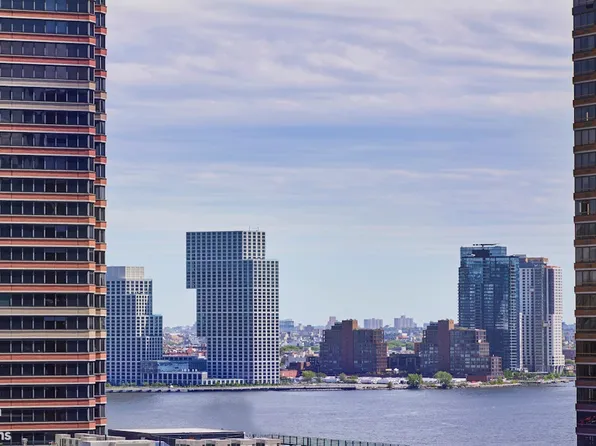 311 East 38th Street image 7 of 24