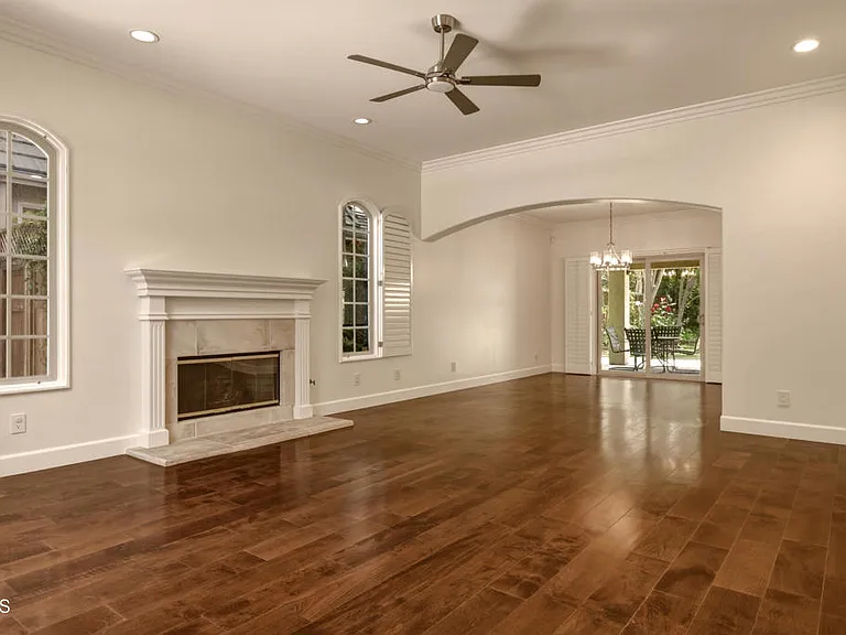 664 S Mansfield Ave — Photo 5