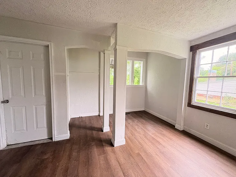 311 N Center Ave — Photo 15