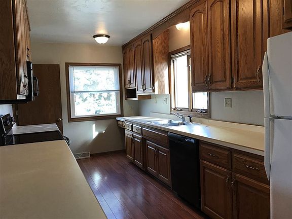 Fully applianced kitchen