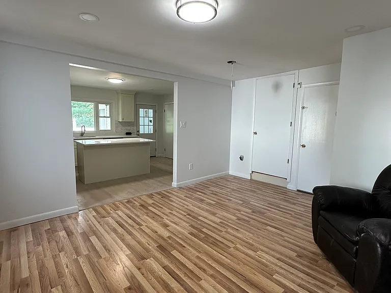 322 Kenrick St — Photo 3