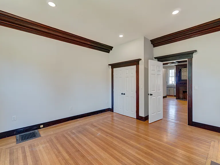 545 Whitney Ave #2 — Photo 12