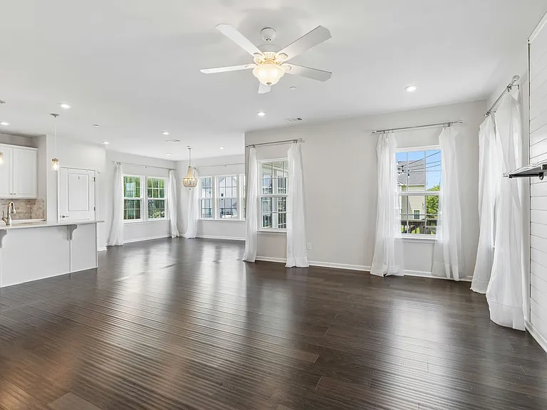 2030 Oglethorpe Dr — Photo 17