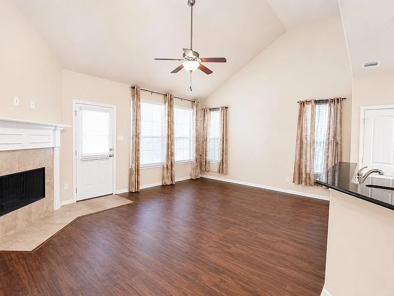3801 Happy Hollow Ln — Photo 7