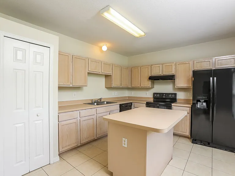 4208 Forest Island Dr — Photo 7