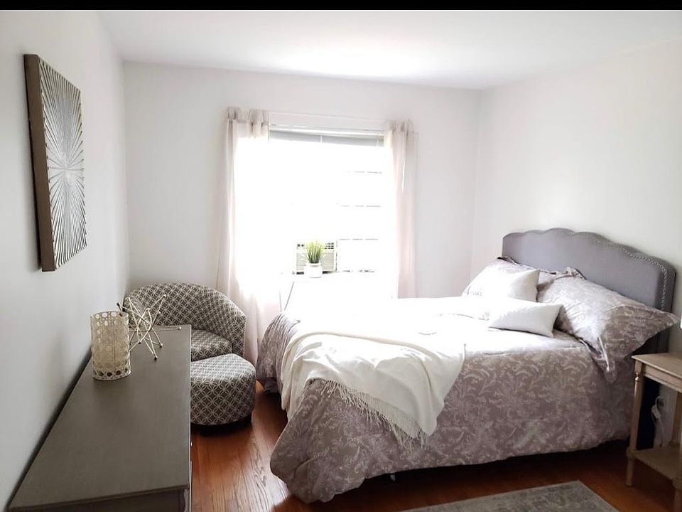 1st image of 160 Waterman St