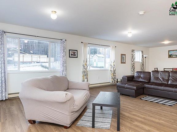 5th image of 615 Ditch St