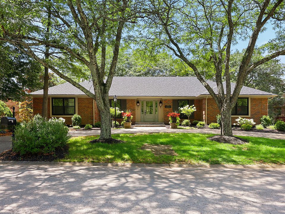 1st image of 883 Edgewater Dr