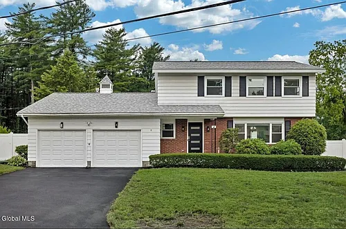 8 Woodland Dr Photo 1