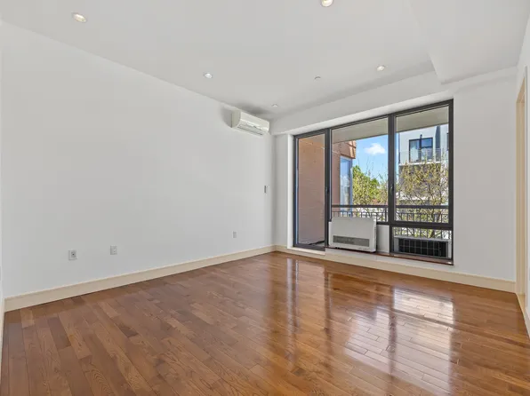 71 Village Road North image 2 of 19