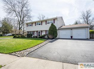 14 Merker Dr, Edison, NJ 08837